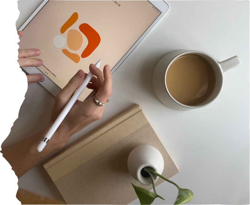 Espaço de trabalho terapêutico com tablet e materiais